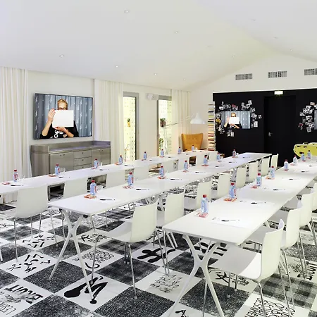 Mama Shelter Centre 3*