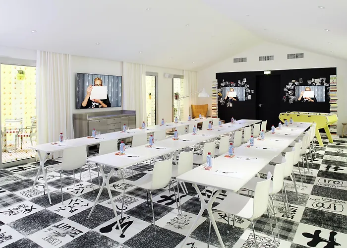 Mama Shelter Centre 3*